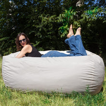 Lade das Bild in den Galerie-Viewer, Der größte Sitzsack Europas! 1500 L Outdoor wasserfest Bean Bag - Schaumstoff Füllung Sessel für Kinder & Erwachsene - XXL Sitzkissen waschbarer Bezug in Sandfarben